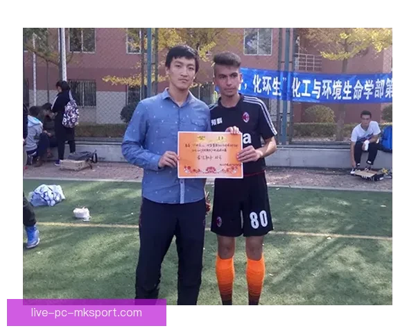 最新权威聚焦足球转会动态与赛事直播全面解析绿茵场风云趋势精彩